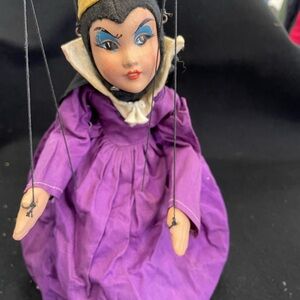 Madame Alexander Evil Queen 
Purple Puppet Doll 0220